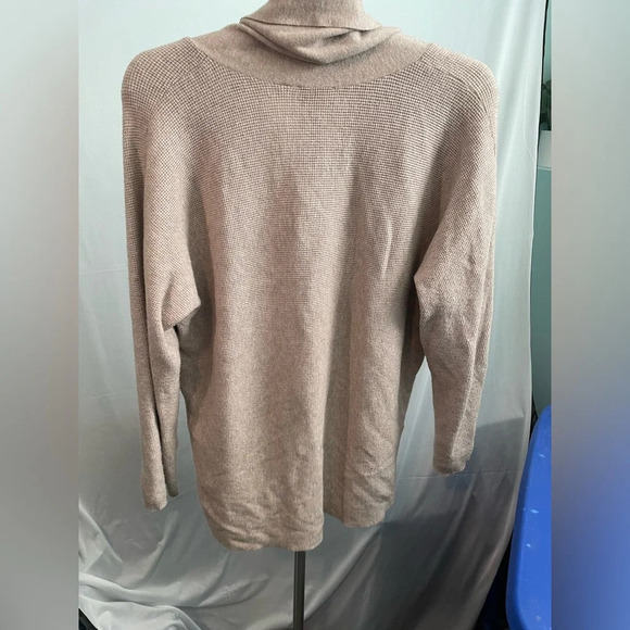 Cyrus open front cardigan, oatmeal color size large button detail on both sides - Picture 5 of 6